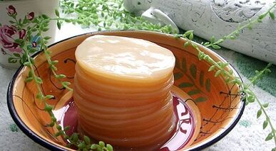 Tea fungus to treat nail fungus