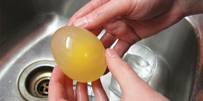 egg soaked in vinegar against foot fungus